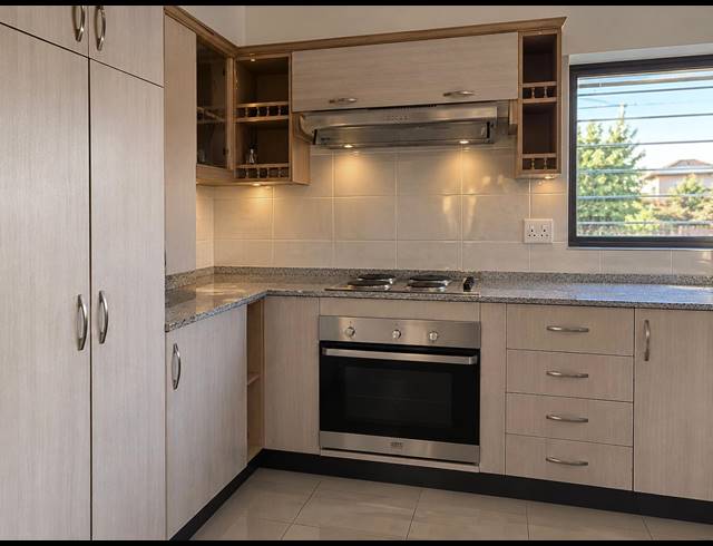 3 BEDROOM TOWNHOUSE FOR SALE IN ESSENWOOD